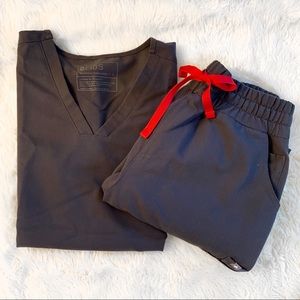 FIGS scrub set in charcoal